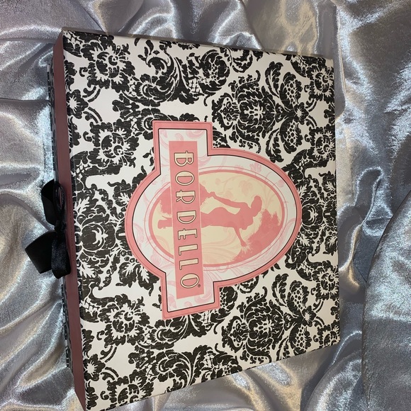 Heels - Picture 4 of 4